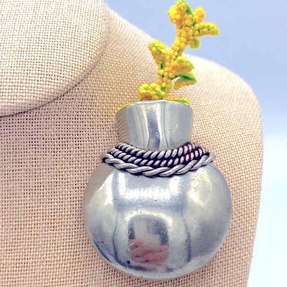 Unique Vintage Jewelry - Vintage Posey Holder Brooch Unique Brooch That Can Hold A Flower Silver Tone